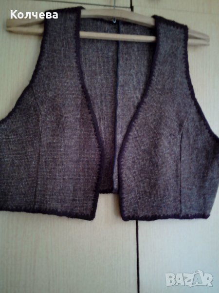 продавам дамски вълнен костюм в 3 части, блузи и др. , снимка 1