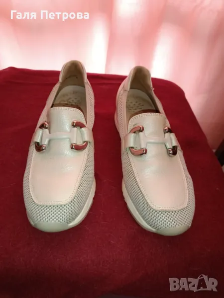 Идеално запазени маркови бели дамски лоуфъри от естествена кожа, снимка 1