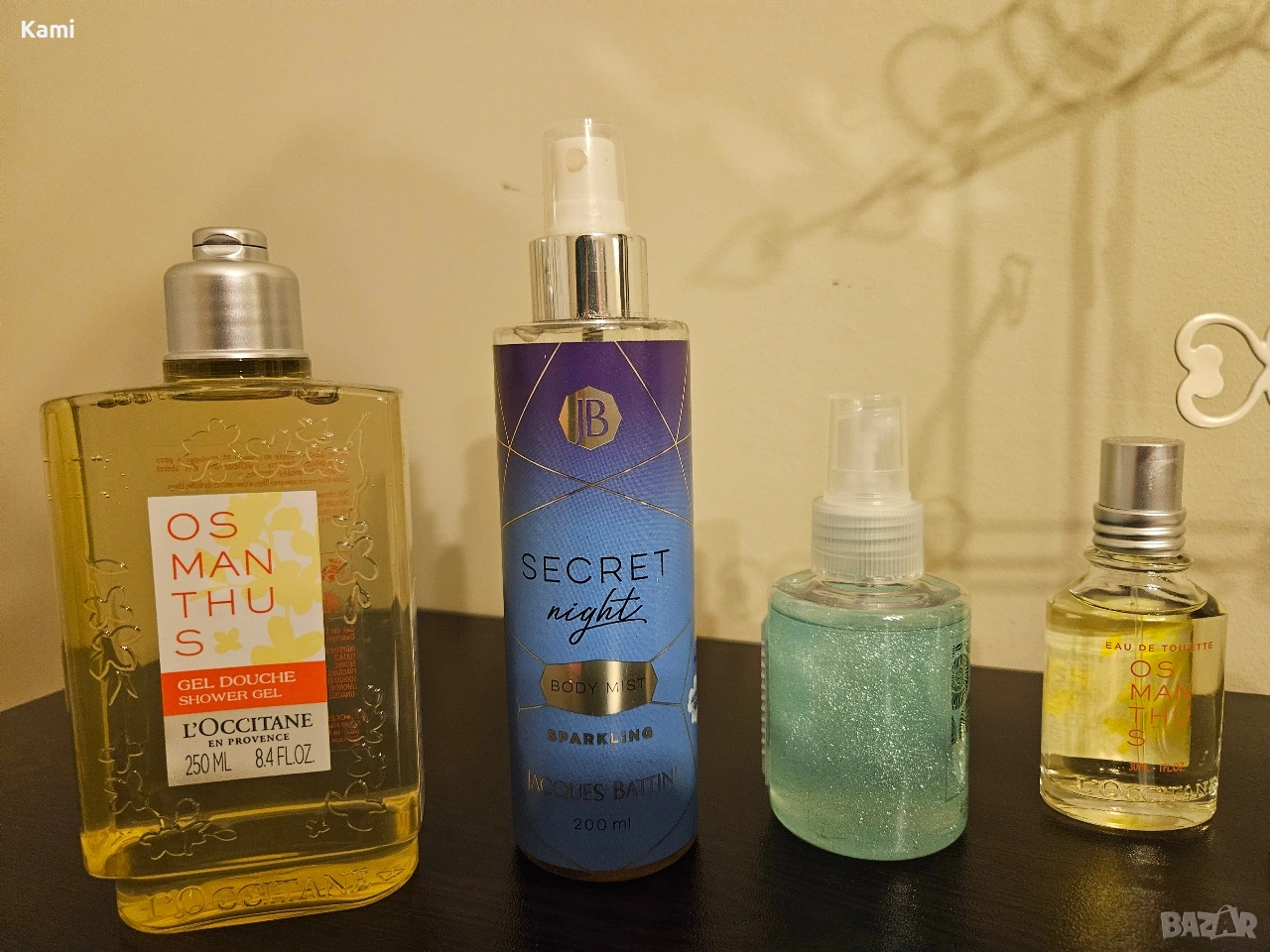 Парфюми води, стойка за бижута и др. , снимка 1