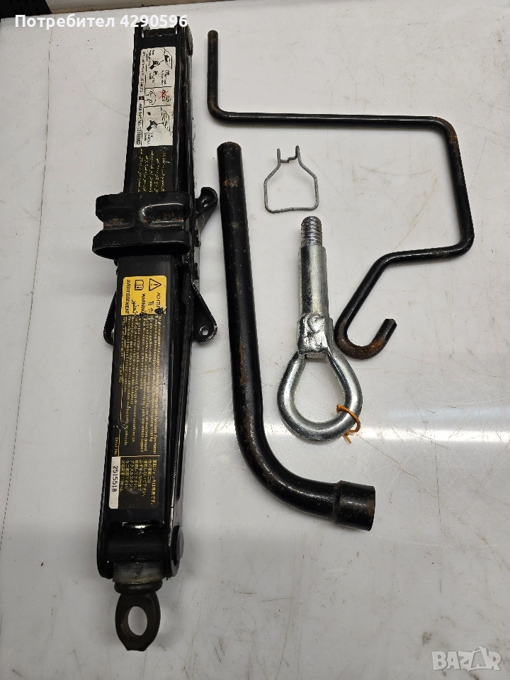 Авариен комплект - крик , ключ , кука за Opel Astra , Zafira , Meriva , Corsa / Опел , снимка 1