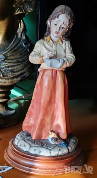 Статуетка върху дървена основа.Scaggiari.Италия., снимка 1