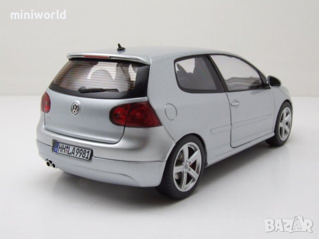 VW Golf 5 GTI Pirelli 2007 - мащаб 1:18 на Norev всичко отваряемо нов в кутия, снимка 2 - Колекции - 43116653