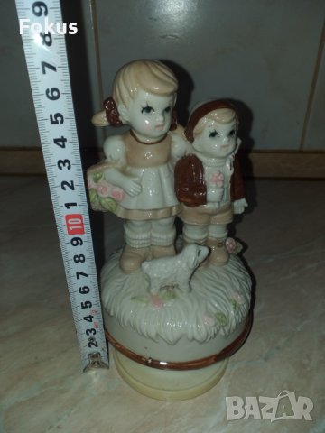 Страхотна красива статуетка момче и момиче - свиреща, снимка 7 - Антикварни и старинни предмети - 43490714