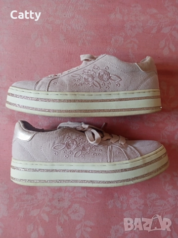 Дамски розови маратонки 