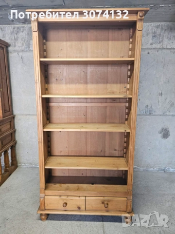 Библиотека с чекмеджета и регуриране на рафтовете