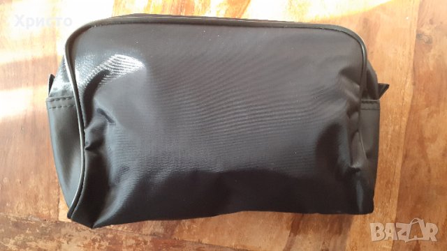 козметична чанта черна супер плътна и стабилна, чисто нова. Размер 24х16 см, снимка 3 - Чанти - 44931522