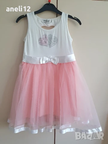 Продавам рокли за момиче