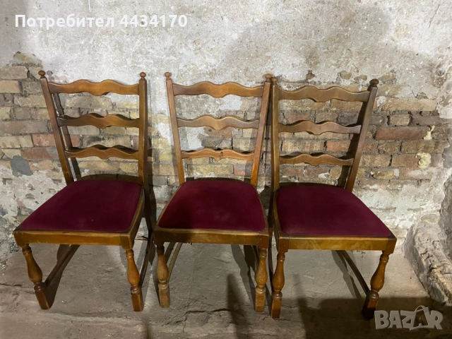 3 дървени стола с тапицирана седалка – използвани