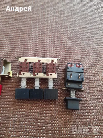 Стари радио бутони, снимка 3 - Други ценни предмети - 48011774