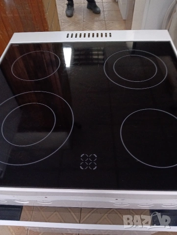 Свободно стояща печка с керамичен плот Gram с две години гаранция!, снимка 2 - Печки, фурни - 53516617