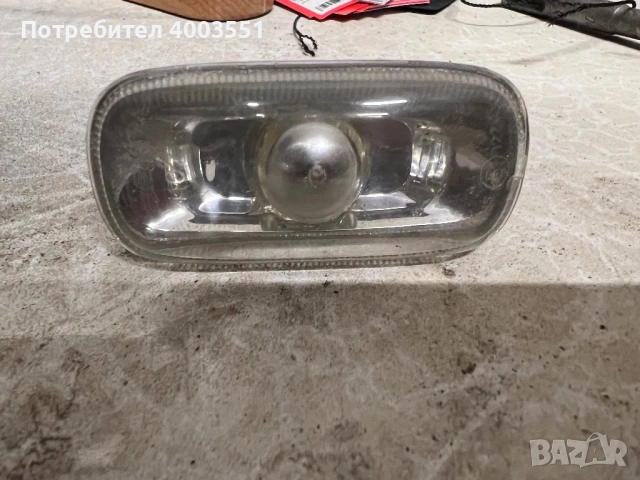 Мигач за калник на Ауди А3 А4 А6, снимка 2 - Части - 52923582