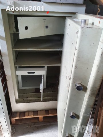 Работен сейф, снимка 2 - Друго търговско оборудване - 28096422
