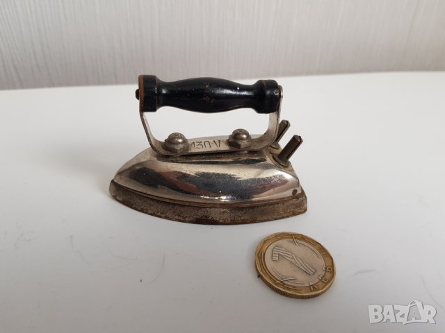 Миниатюрна ютия работеща на 130 волта, снимка 3 - Антикварни и старинни предмети - 33116032