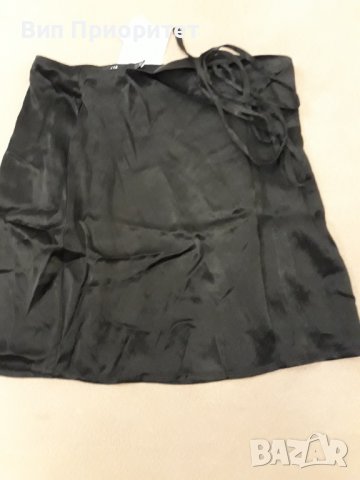 Черна къса секси пола сатен, чисто нова с нейно коланче, с цип, снимка 7 - Поли - 39217840