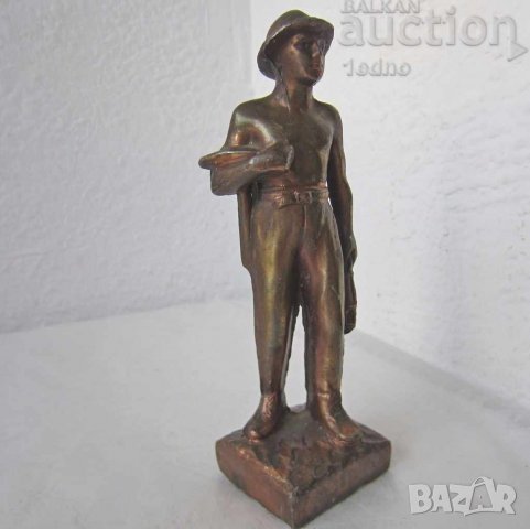 Миньор с каска и лампа статуетка фигура, пластика, автор, подпис R.Scali метал