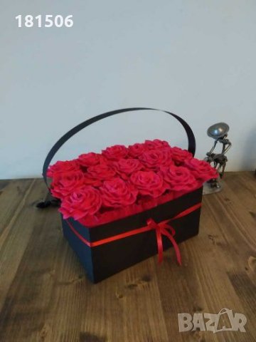  Цветя от креп хартия в кутия, снимка 5 - Изкуствени цветя - 27100148