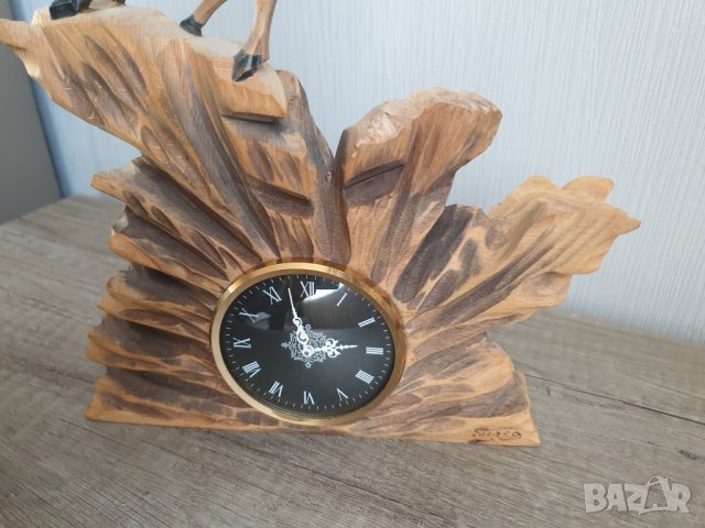 Настолен механичен часовник с дърворезба, снимка 3 - Антикварни и старинни предмети - 40522160