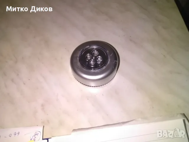 Самозалепваща се лампа 4 диода за стена -2 броя