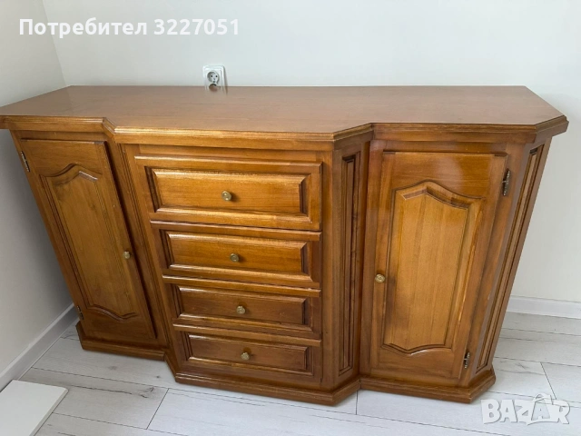 Продавам скрин от черешово дърво