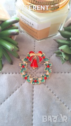 коледна брошка венец с камбанка