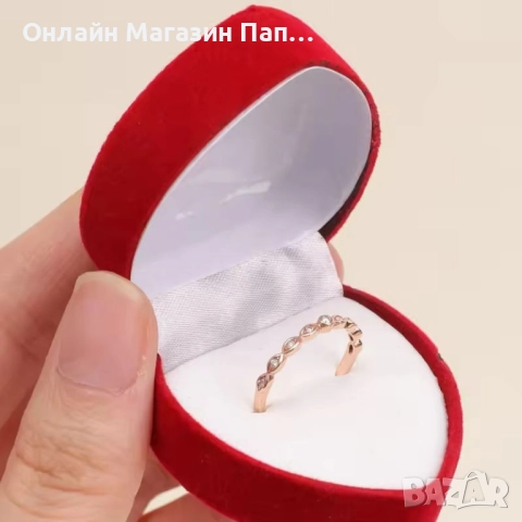 Червена кадифена кутийка сърце с бяла вътрешност, снимка 3 - Други - 52352469