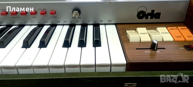 Италиански професионален синтезатор, йоника от 70-те години., снимка 4 - Синтезатори - 51103416