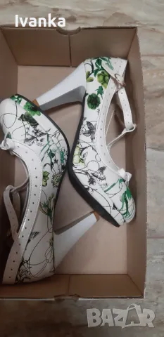 Дамски обувки с висок ток 