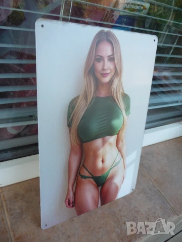 Метална табела еротика блондинка в зелено секси красива бельо изрязано, снимка 2 - Декорация за дома - 51152636