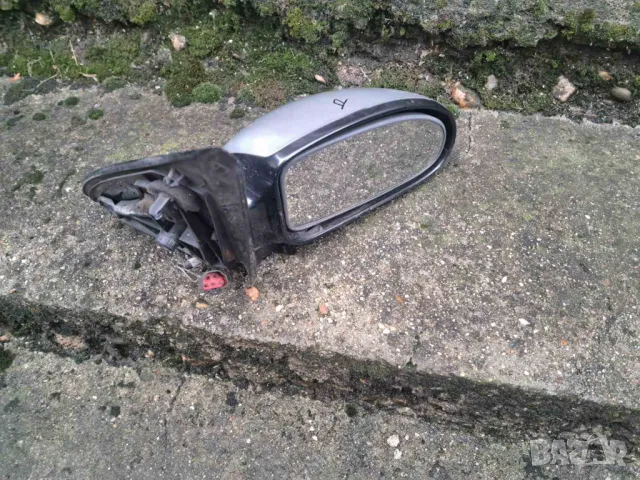 Дясно ел. Огледало за форд фокус МК1 2002г, снимка 2 - Аксесоари и консумативи - 47993567