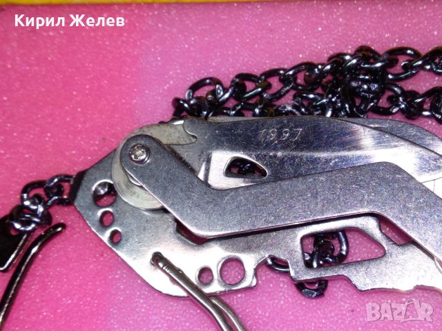 ИНТЕРЕСЕН ФЕШЪН МОДЕЛ НЕРЪЖДАЕМО КОМБИНИРАНО СГЪВАЕМО НОЖЧЕ с ЩЕМПЕЛ 1997 и ВЕРИЖКА / КЮСТЕК 43112, снимка 18 - Ножове - 44076672
