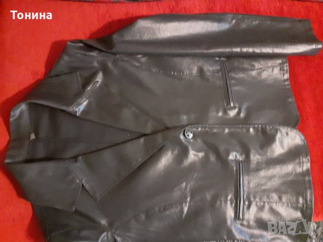 Кожен дамски черен костюм. Спортно елегантен 