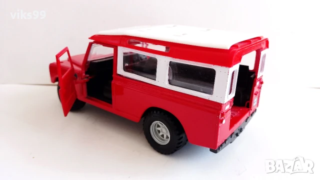 Bburago Land Rover Seria II - Мащаб 1:25, снимка 2 - Колекции - 51341551