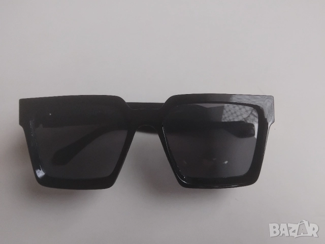 Дамски тъмни слънчеви очила, снимка 2 - Слънчеви и диоптрични очила - 51610846