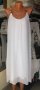 ИЗКЛЮЧИТЕЛНО КРАСИВА бяла рокля от тюл с подплатаи презрамки от пъстри цветя, снимка 1 - Рокли - 37517525