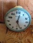 Янтар много добре работещ будилник, снимка 1 - Стенни часовници - 33181302