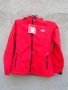Продавам дамско червено пролетноесенно яке софт шел The North Face, снимка 1 - Якета - 28055546