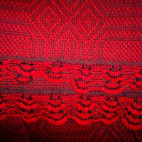 автентична ръчно тъкана вълнена покривка с ръчно плетена дантела, снимка 5 - Антикварни и старинни предмети - 37595436