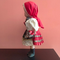 Колекционерска кукла народна носия Чехословакия ретро Celluloid 35 см, снимка 4 - Колекции - 44934272