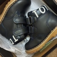 Нови детски обувки Tommy Hilfiger, номер 20, снимка 1 - Детски боти и ботуши - 43786174