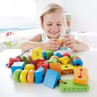 Hape  Дървена игра за малко дете конструктор кубчета с наниз , снимка 6 - Образователни игри - 36583632