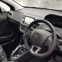Пежо / Peugeot 208 1.2 THP 2019 г., снимка 3 - Автомобили и джипове - 27619614