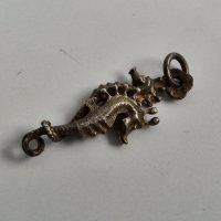 Сребърен медальон-морски кончета, снимка 4 - Колиета, медальони, синджири - 39388727