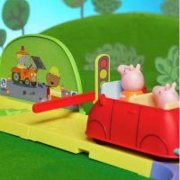 Пепа Пиг PEPPA PIG На разходка в града на Пепа Писта с кола Оригинален, снимка 10 - Коли, камиони, мотори, писти - 43481863