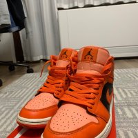 Jordan 1 Mid Orange Black , снимка 1 - Дамски ежедневни обувки - 43966718