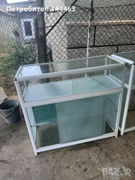 Метални стелажи със стъклени рафтове, снимка 1