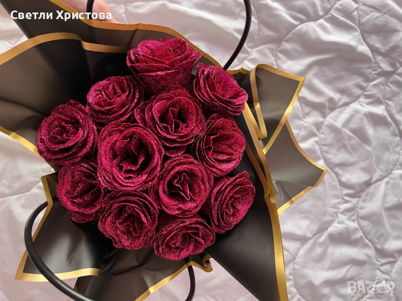 Ръчно изработен букет от декоративни рози с брокат – перфектен подарък!, снимка 1