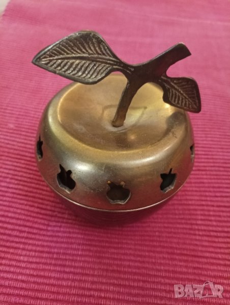 Месингова кутия, ябълка. , снимка 1