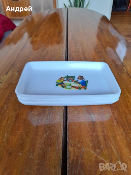 Стара пластмасова чиния,чинийки, снимка 1