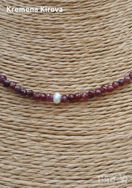 Дамски чокър с естествени перла и естествени камъни гранат. Цвят бургунд. Бижута Луди гъби., снимка 1