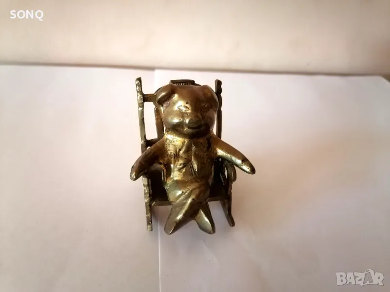 Колекционерска Бронзова Фигурка Прасенце На Люлеещ Се Стол, снимка 1